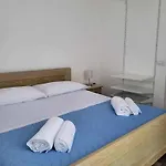Mamia Pool Villa