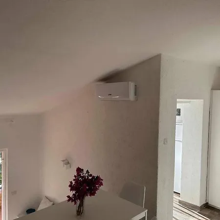 Mamia Pool Villa *