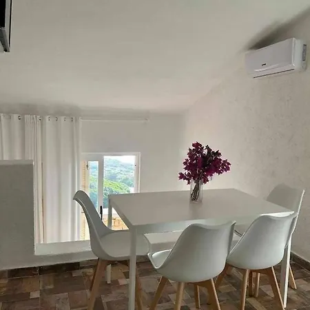 Mamia Pool 코스타 파라디소