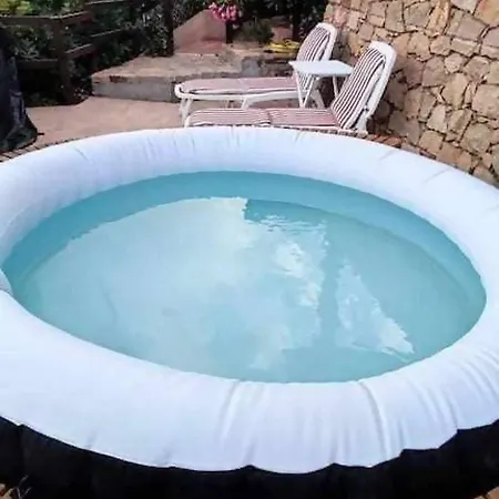 Mamia Pool Villa
